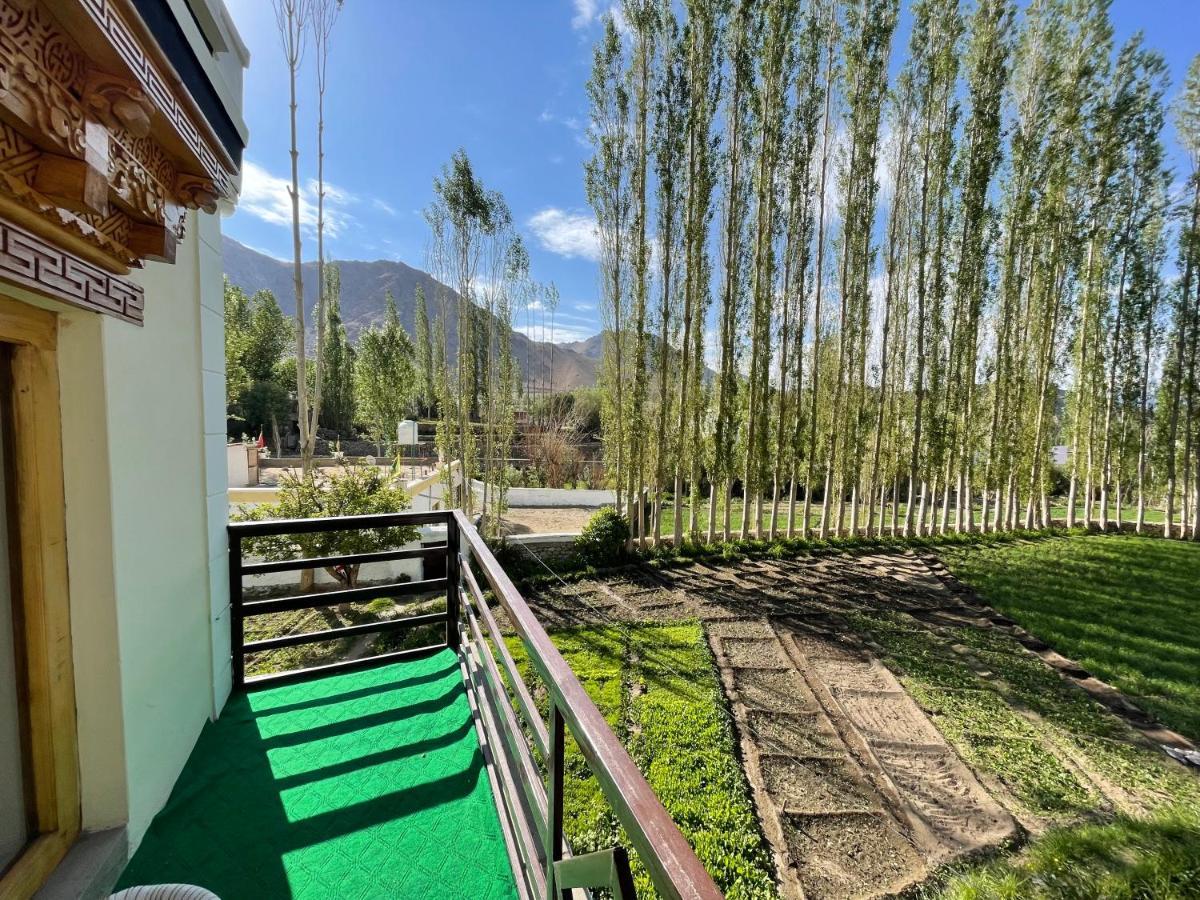 Tongspon Inn Leh Exteriör bild